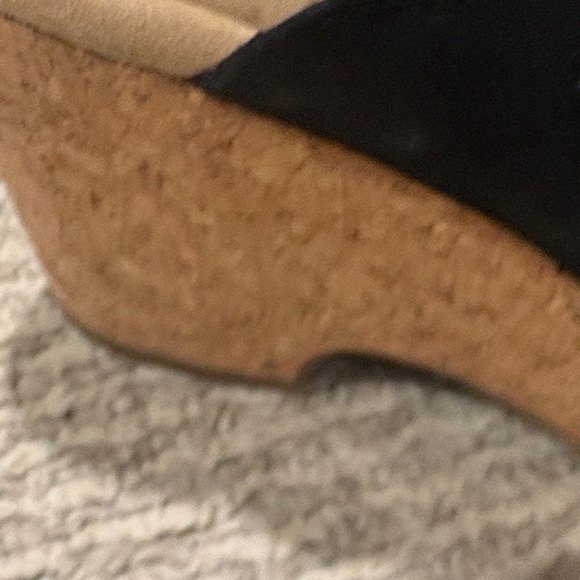 Clarks Women's Sandals in Black and Tan - Picture 4 of 10